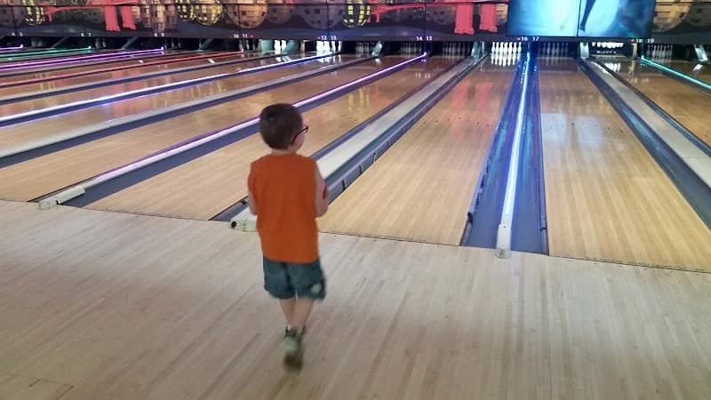 Bowlero Council Bluffs - Image 6