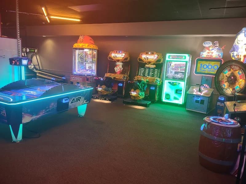 Bowlero Council Bluffs - Image 7