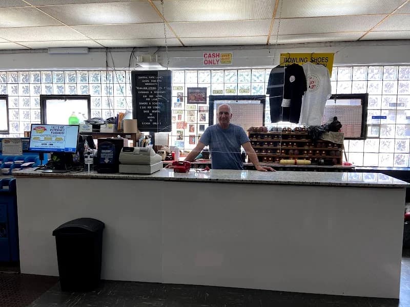 Central Park Lanes - Image 8