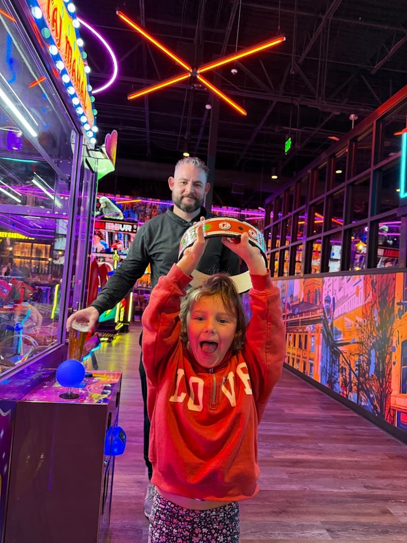 Lucky Strike Northfield - Image 9