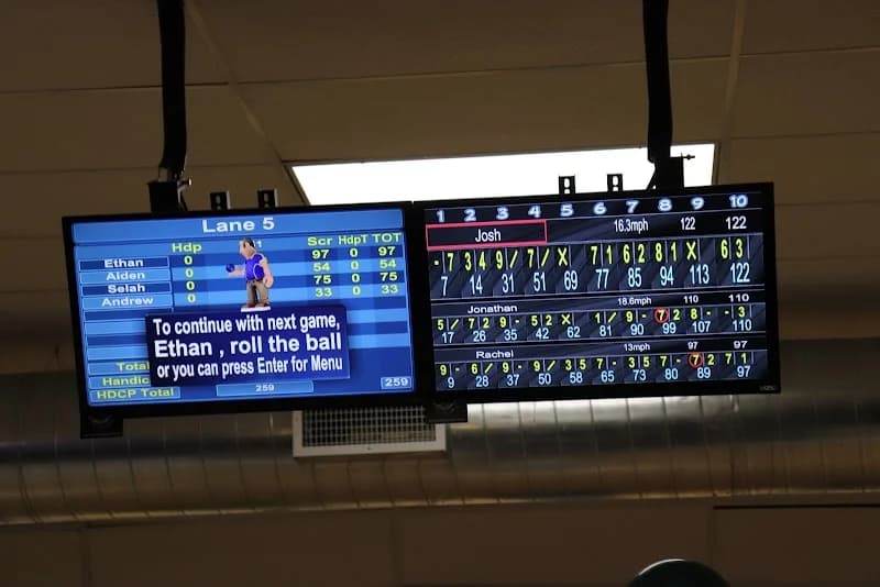 Split Happens Bowling Center - Image 4