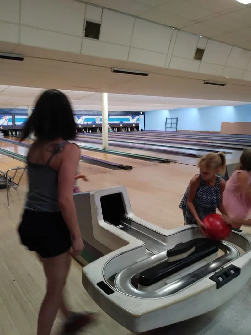 Split Happens Bowling Center - Image 10