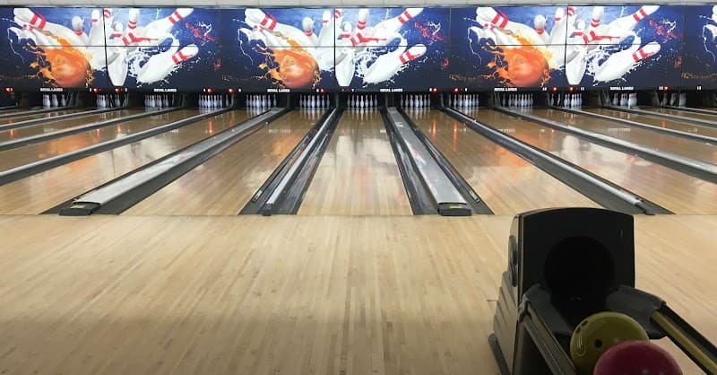 Royal Lanes Family Entertainment Center - Image 1