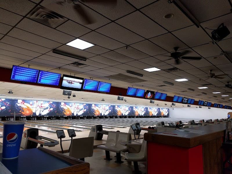Royal Lanes Family Entertainment Center - Image 2
