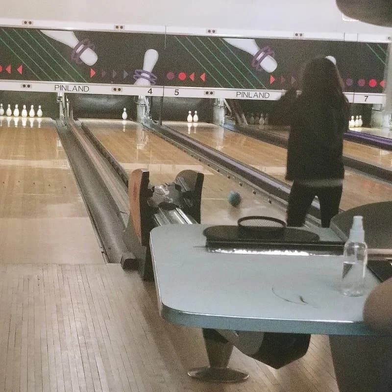 Pinland Bowling Lanes - Image 7