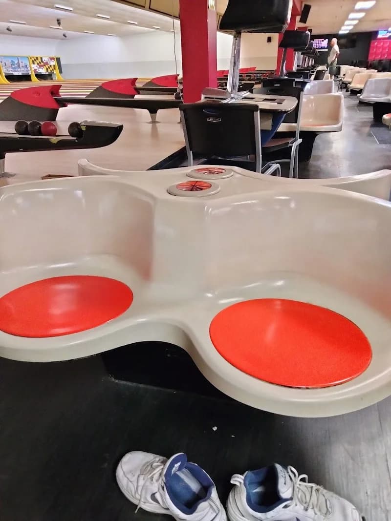 Parkville Bowling Lanes - Image 6