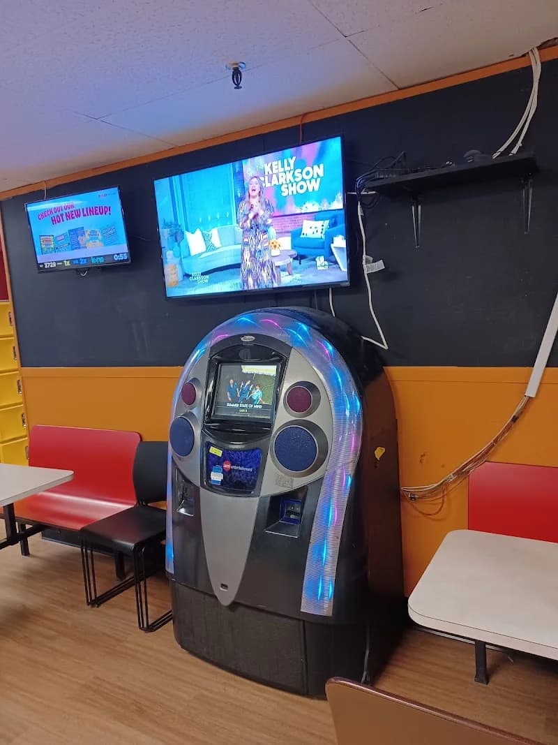 Parkville Bowling Lanes - Image 8